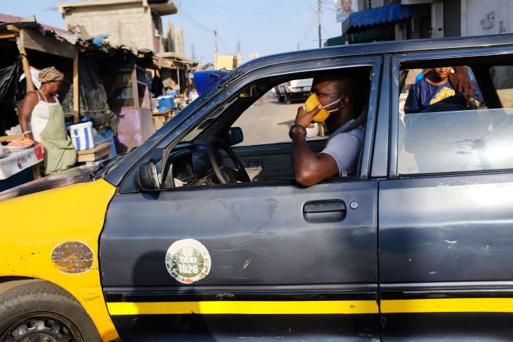 Asamankese resident turns down taxi drivers without Nose Mask - Ghanaquest!